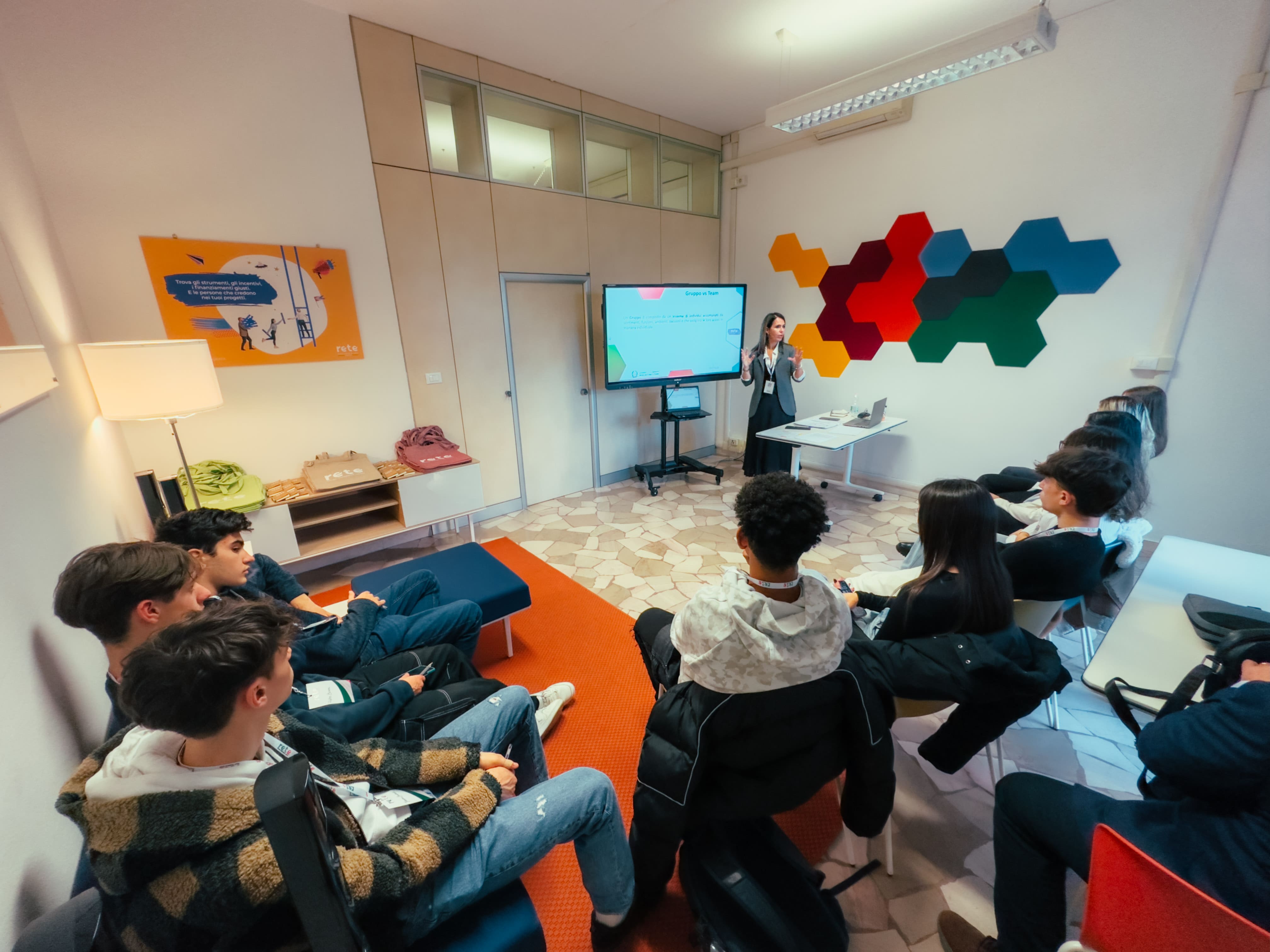 Attività con gli studenti nell'Hub Rete di Verona