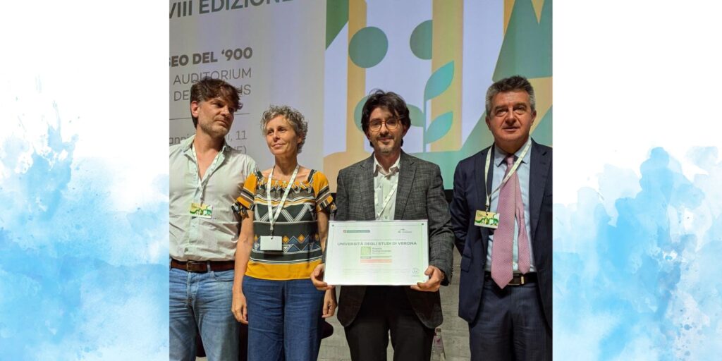 Il premio Forum Compraverde per l’edizione 2024, ritirato il 27 giugno durante l’ottava edizione del Forum acquisti verdi Veneto da Matteo Nicolini, referente del Magnifico Rettore nella rete delle università sostenibili e presidente della commissione Rus, Ileana Piacentini, referente operativa della Rus e Nicolò Olivieri, componente della commissione Rus.