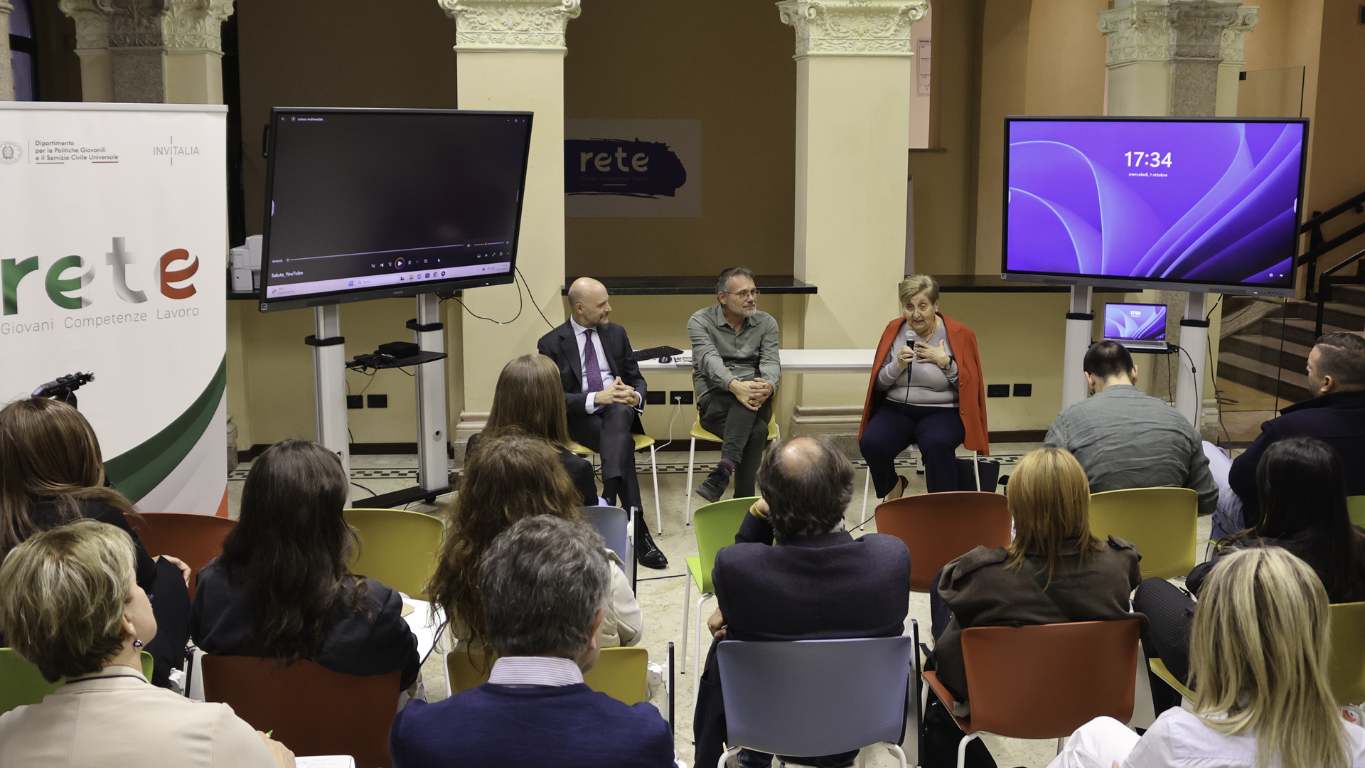 Mariella Enoc e Davide Maggi durante l’incontro “Lavorare nel sociale” all’Hub Rete di Novara: un dialogo intenso su innovazione, comunità e futuro delle professioni sociali.