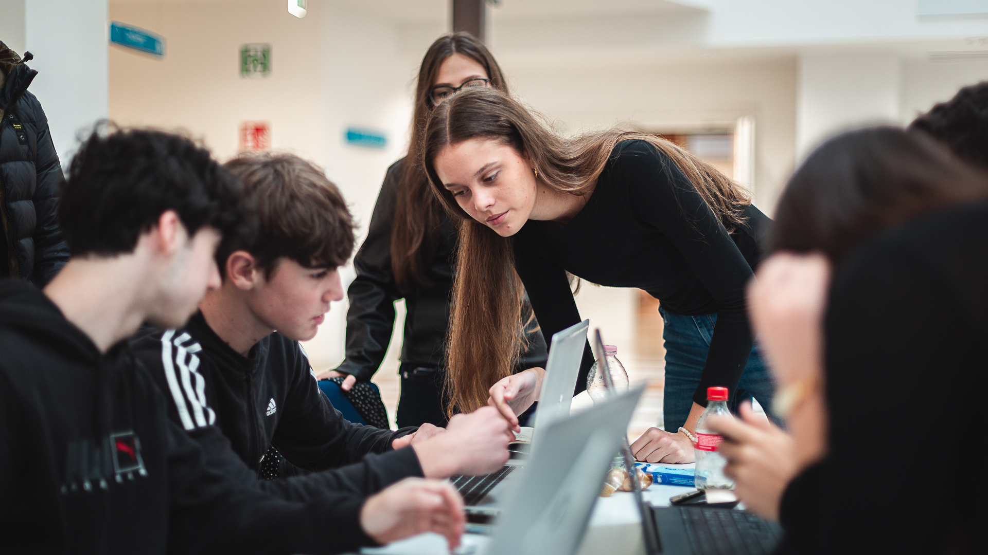 Laboratori, confronto e lavoro di squadra: negli Hub del Progetto Rete gli studenti diventano protagonisti del proprio futuro.