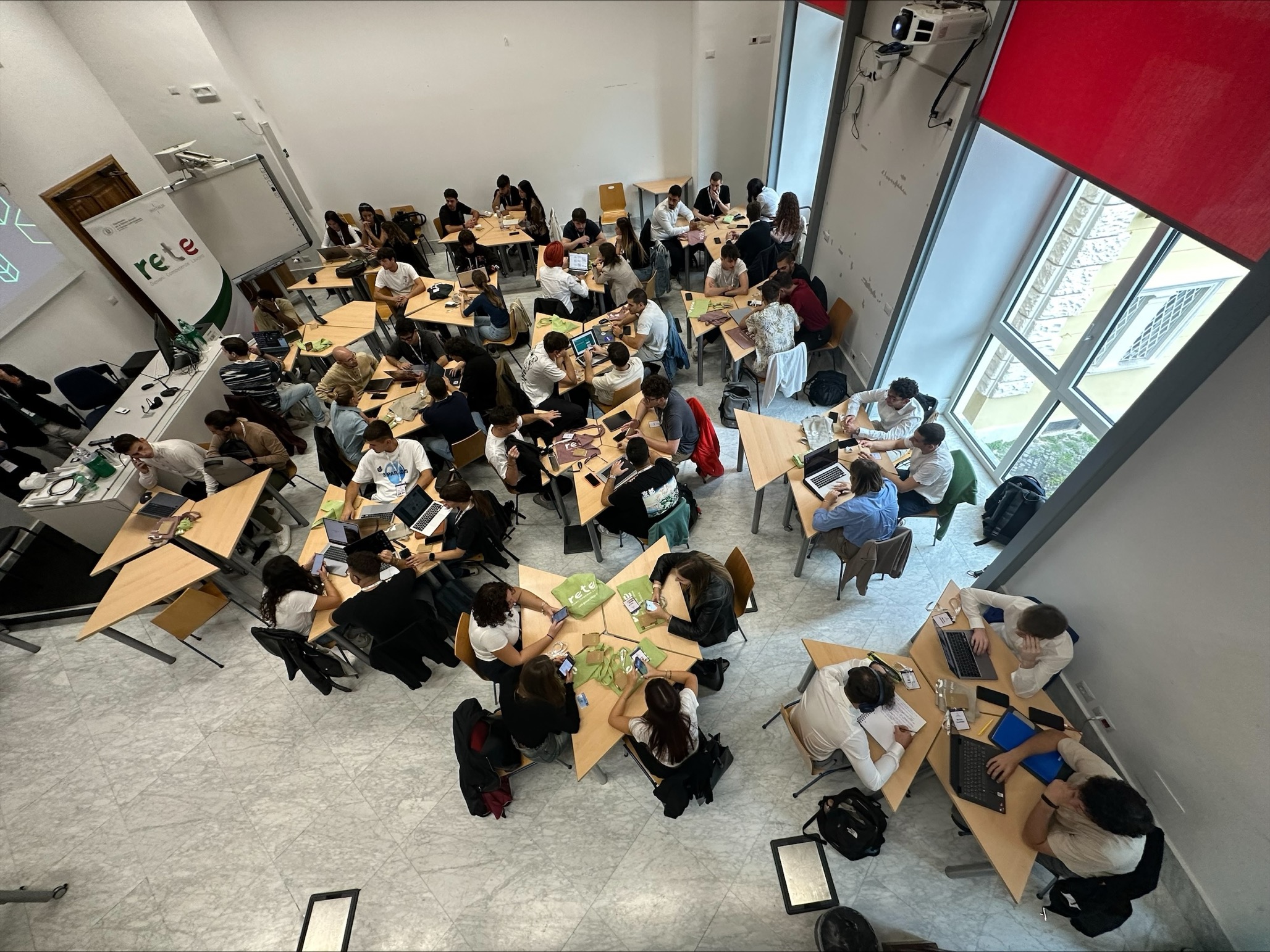 Hackathon nazionale: idee che prendono forma, team che crescono e giovani talenti pronti a trasformare una visione in un progetto imprenditoriale concreto.