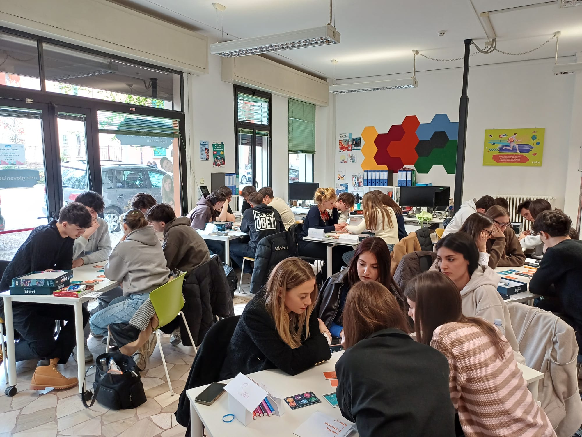 Studenti dell’Università di Verona durante una sessione del percorso “E se volessi fare impresa?” presso l’Hub Rete.