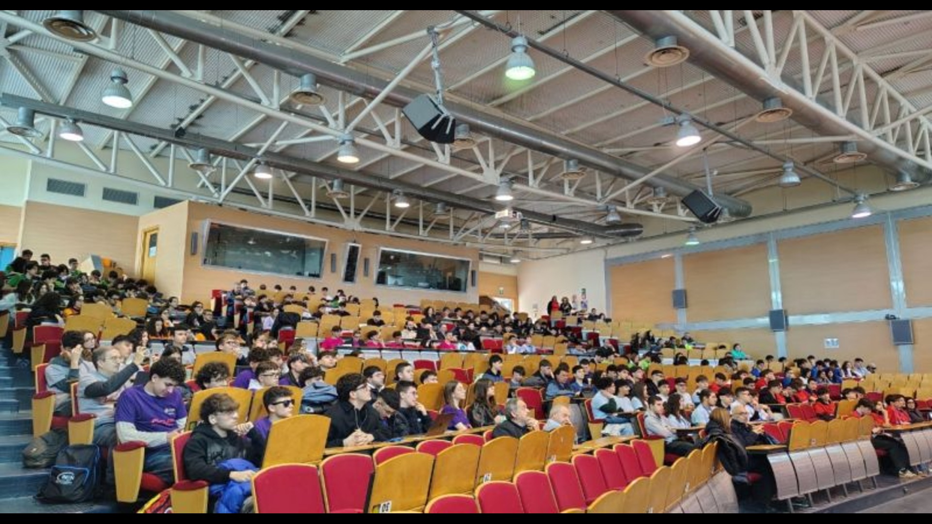 Sala strapiena di energia per il Progetto Rete! Ragazzi carichi e pronti a progettare il futuro!
