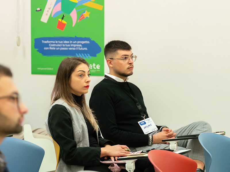 Partecipanti al laboratorio dedicato al personal branding e alla comunicazione digitale all’Hub Rete Salerno.
