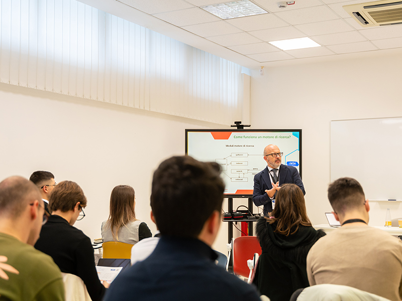 Partecipanti al laboratorio dedicato al personal branding e alla comunicazione digitale all’Hub Rete Salerno.