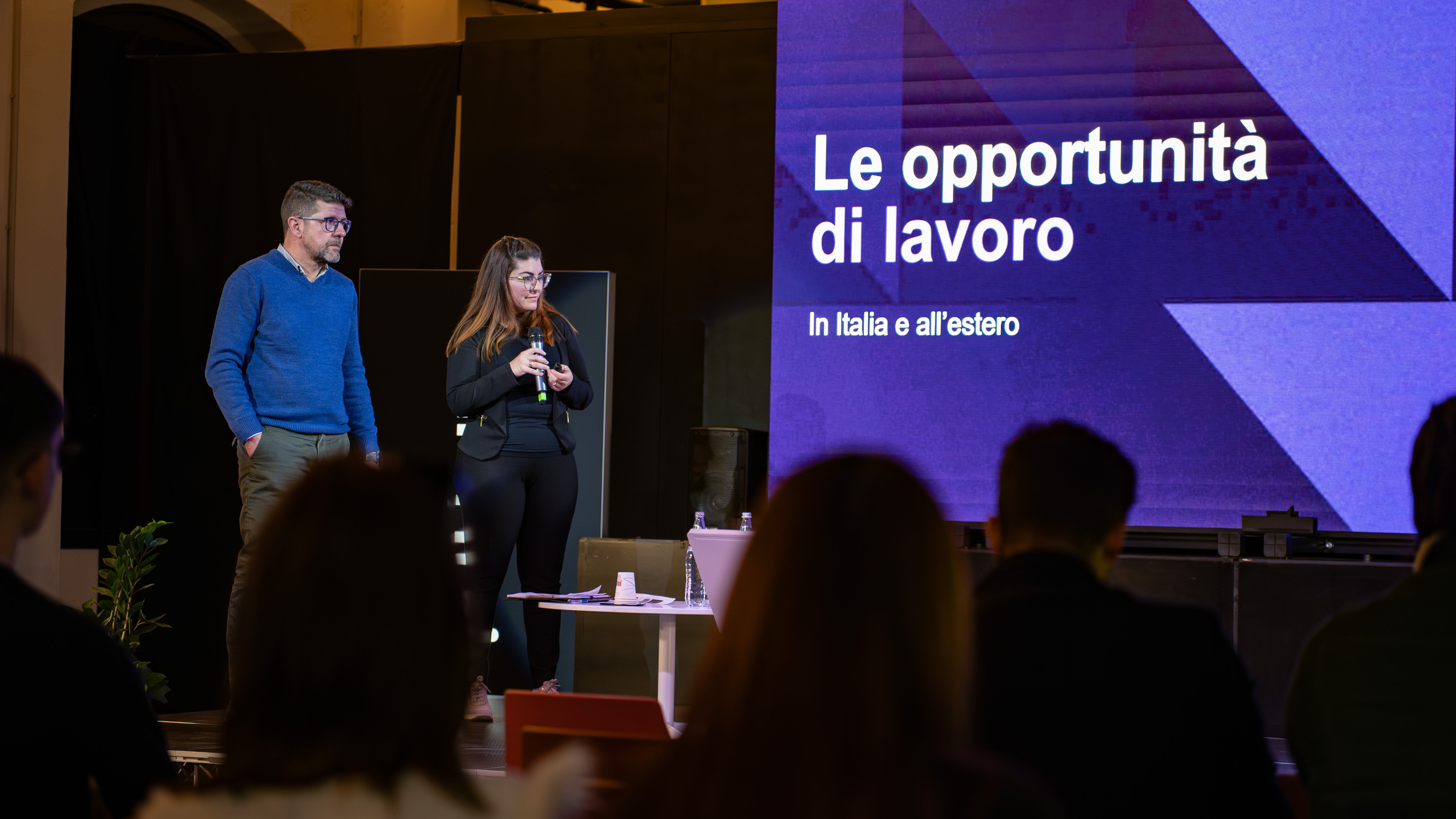 Un momento di condivisione tra studenti e professionisti durante i Career Days: insieme per scoprire i mestieri del futuro con l'Hub Rete Nuoro.
