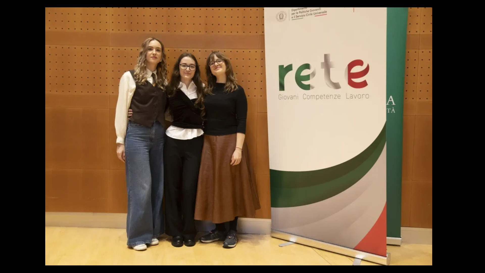 Jovana, Valentina e Chiara durante l’Hackathon nazionale del Progetto Rete, dove hanno presentato “inU – Lo specchio dell’Università”